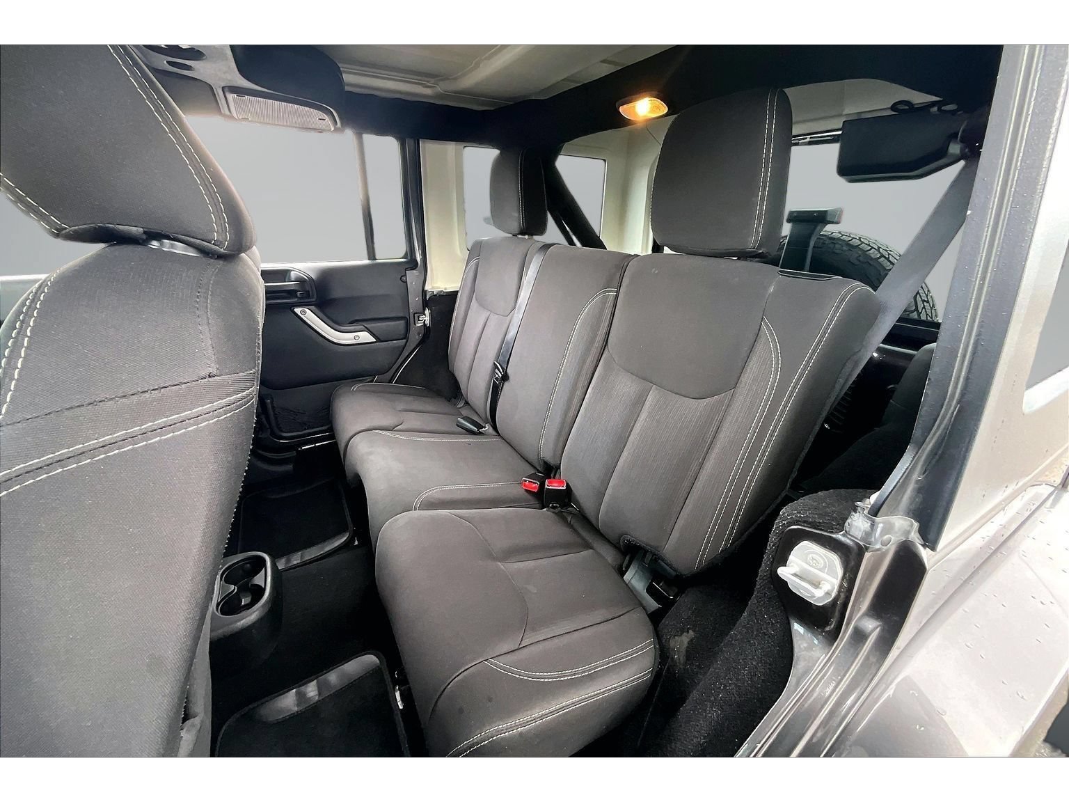 Used 2016 Jeep Wrangler Unlimited Sahara w/ Connectivity Group AWD/4WD image 21