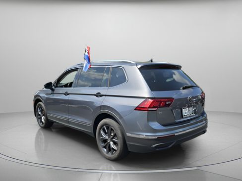 Used 2023 Volkswagen Tiguan SE w/ Panoramic Sunroof Package FWD image 3