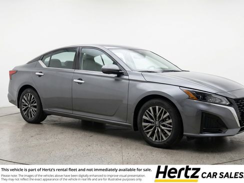 Used 2025 Nissan Altima 2.5 SV FWD image 1