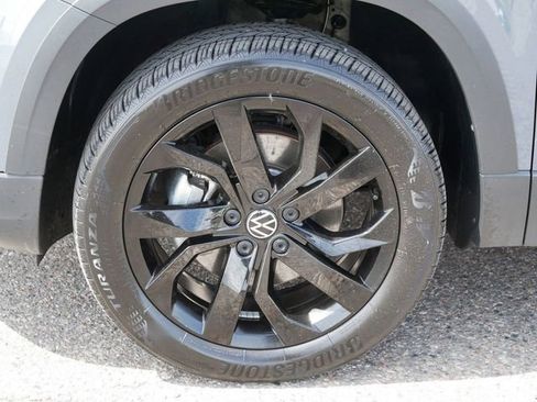Certified 2023 Volkswagen Taos SE w/ Panoramic Sunroof Package AWD/4WD image 10
