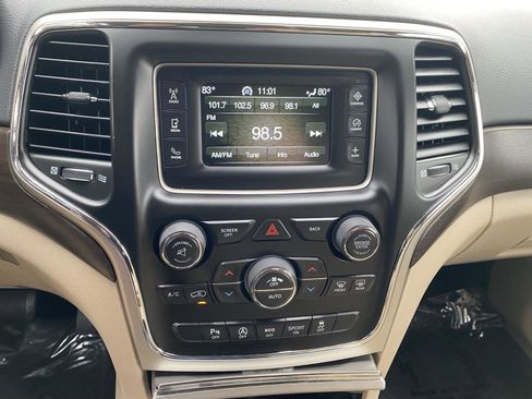 Used 2017 Jeep Grand Cherokee Laredo image 20