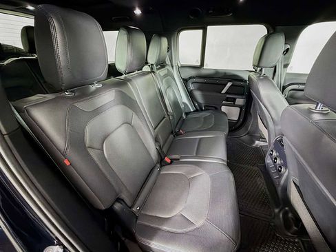 Used 2023 Land Rover Defender 130 X-Dynamic SE image 28