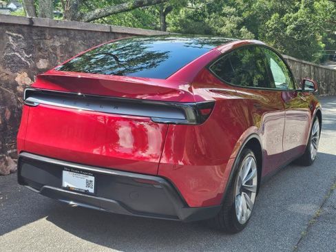 Used 2026 Tesla Model Y Long Range RWD image 11