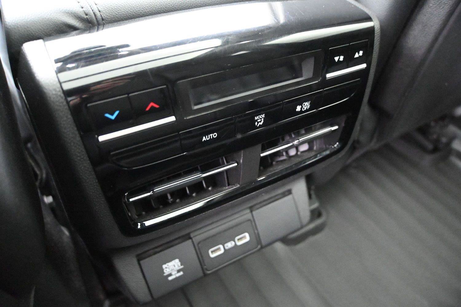 Used 2022 Acura MDX SH-AWD image 12