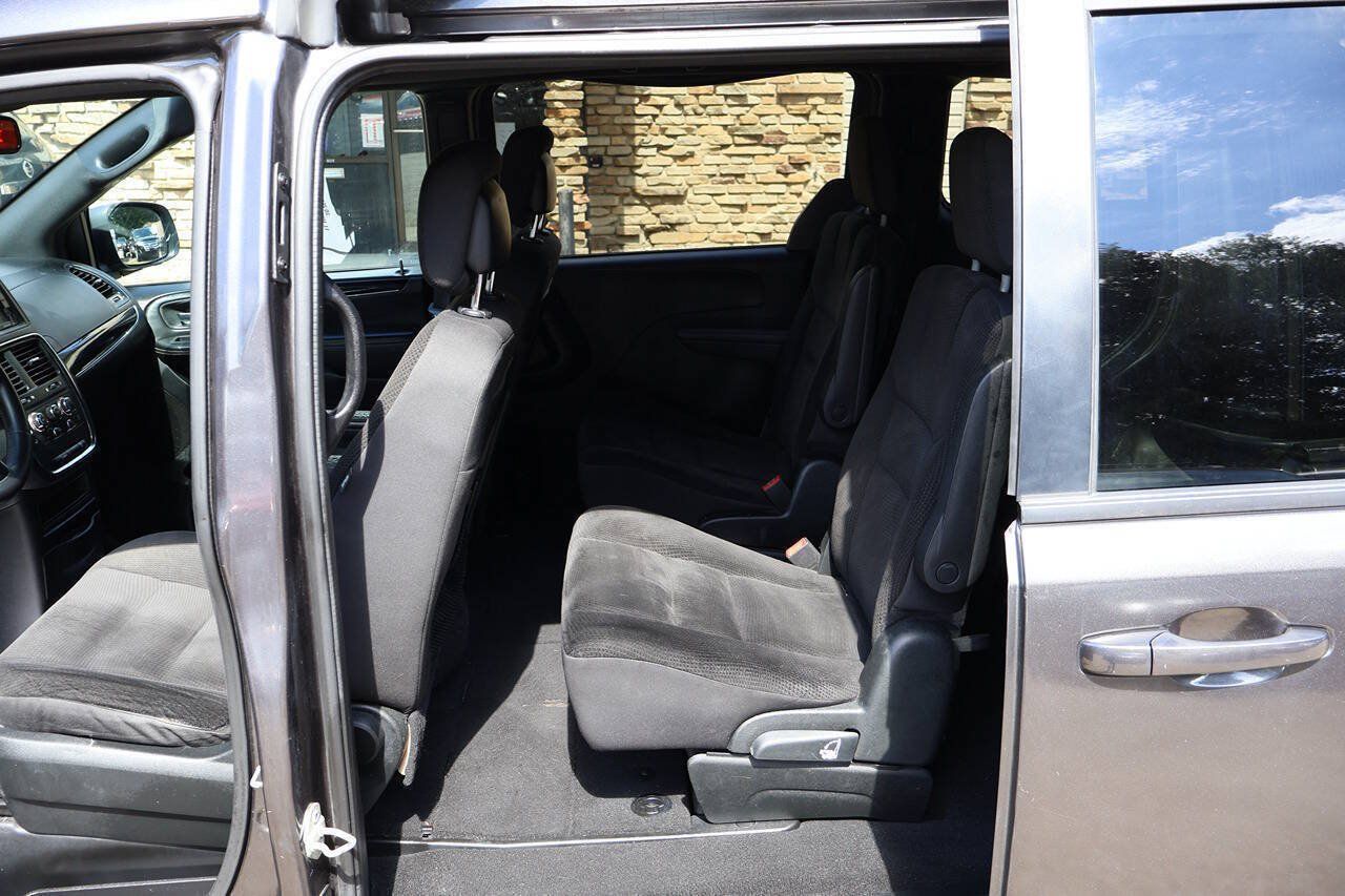 Used 2018 Dodge Grand Caravan SE FWD image 14