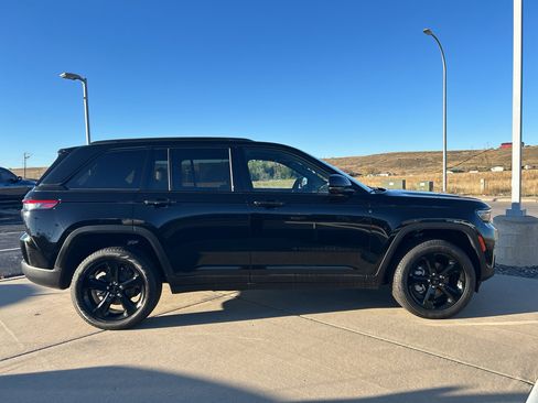 New 2025 Jeep Grand Cherokee Limited w/ Luxury Tech Group II image 4