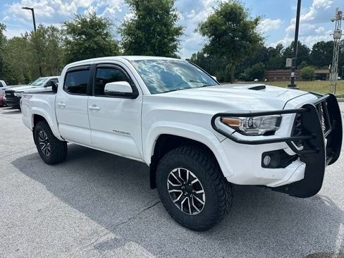 Used 2020 Toyota Tacoma TRD Sport AWD/4WD image 3