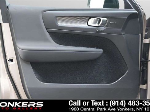 Used 2023 Volvo XC40 B5 Ultimate w/ Protection Package Premier image 36