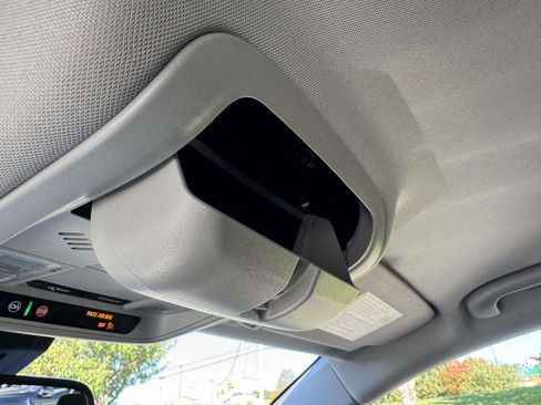 Used 2023 GMC Terrain SLT image 29