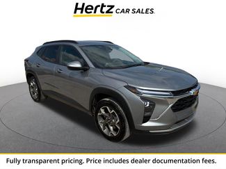 Used 2025 Chevrolet Trax LT w/ LT Convenience Package FWD video 1