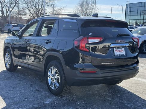 Used 2022 GMC Terrain SLE w/ Driver Convenience Package image 6