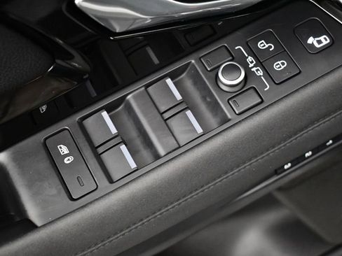 Used 2020 Land Rover Range Rover Evoque SE image 38