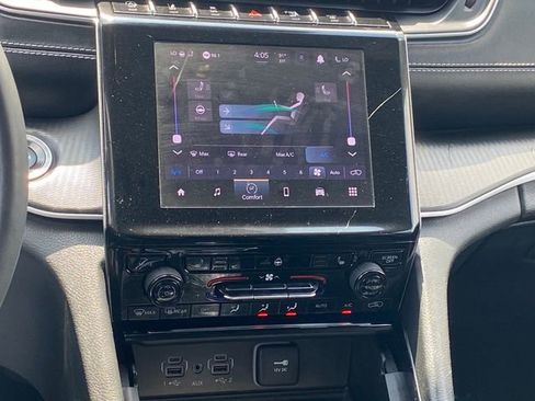 Used 2023 Jeep Grand Cherokee Altitude AWD/4WD image 10