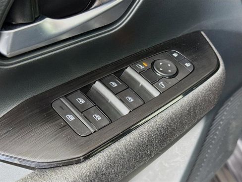 Certified 2025 Nissan Kicks SV w/ Illumination Package image 18