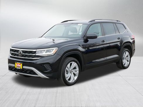 Certified 2023 Volkswagen Atlas SE image 3