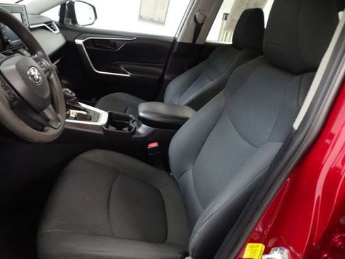 Used 2019 Toyota RAV4 LE image 2