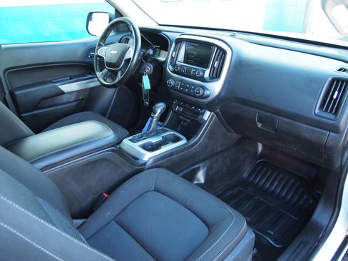 Used 2022 Chevrolet Colorado LT w/ Fleet Safety Package image 28