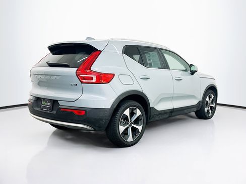 Used 2024 Volvo XC40 B5 Plus image 9