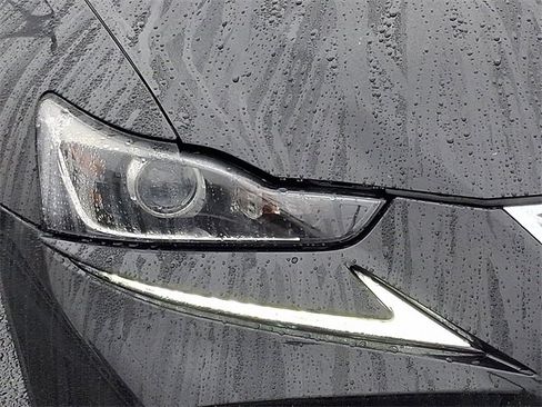 Used 2018 Lexus IS 300 300 w/ Comfort Package image 9