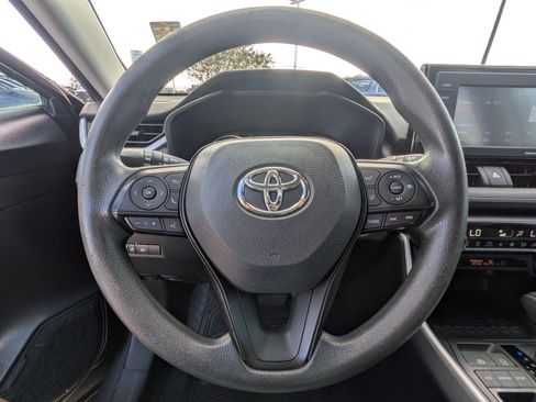 Used 2021 Toyota RAV4 XLE image 16