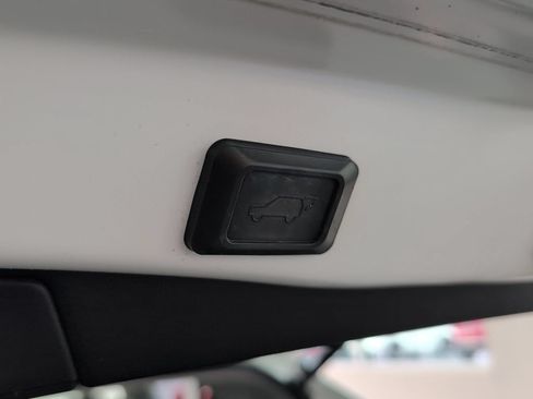 Used 2020 Toyota RAV4 Limited AWD/4WD image 16