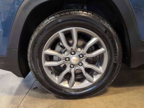 Used 2024 GMC Terrain SLT w/ Infotainment Package II AWD/4WD image 11