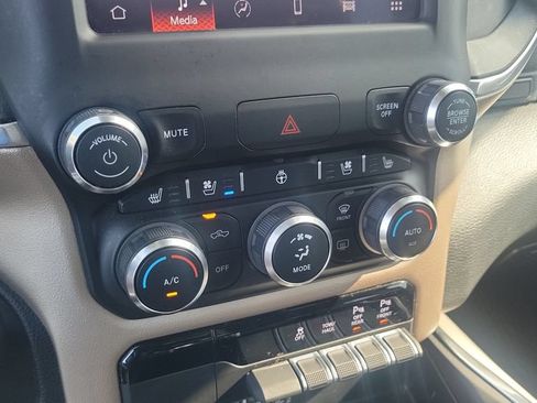 Used 2022 RAM 1500 Laramie AWD/4WD image 14