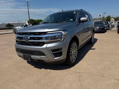 Used 2023 Ford Expedition Limited AWD/4WD image 3
