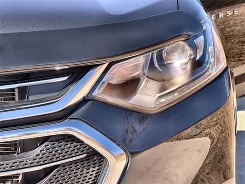 Used 2021 Chevrolet Traverse LT image 24