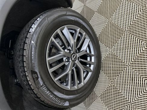 Used 2023 Nissan Rogue S image 10