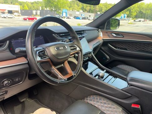 Used 2023 Jeep Grand Cherokee Summit AWD/4WD image 11