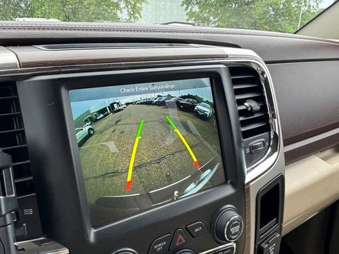 Used 2018 RAM 1500 Laramie w/ Convenience Group AWD/4WD image 34