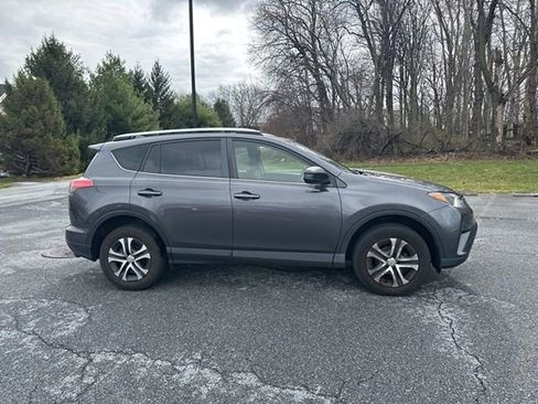 Used 2016 Toyota RAV4 LE image 4