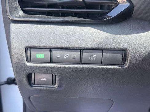Certified 2022 Nissan Sentra SV w/ Trunk Package FWD image 20