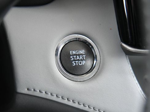 Used 2022 Toyota Highlander LE AWD/4WD image 27