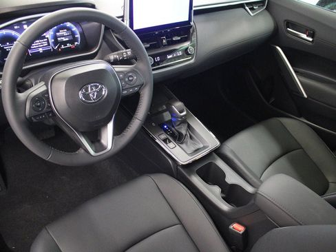 Used 2026 Toyota Corolla Cross XLE w/ Convenience Package FWD image 2