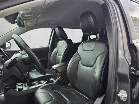 Used 2019 Jeep Cherokee Limited image 20