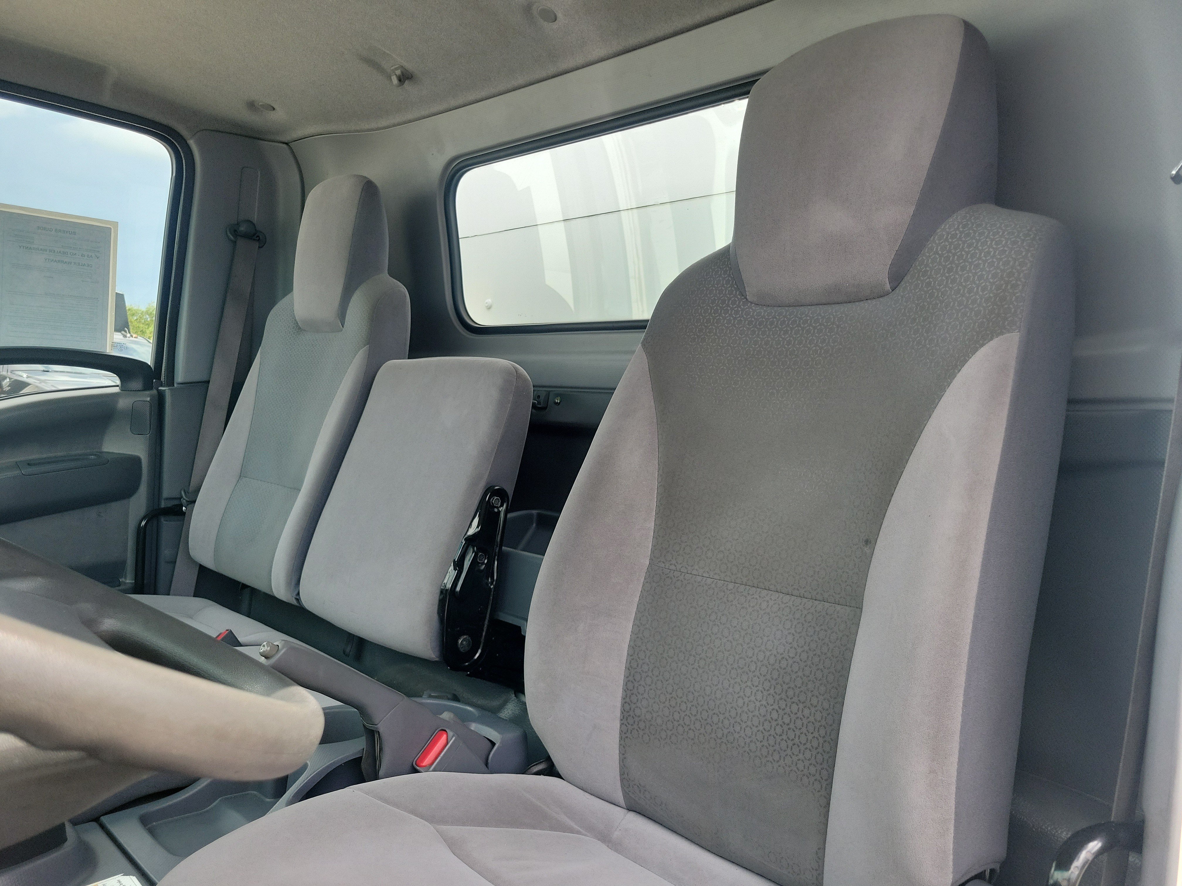 Used 2018 Isuzu NPR RWD image 23