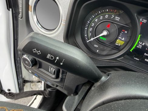 Used 2024 Jeep Wrangler Unlimited Sahara image 31