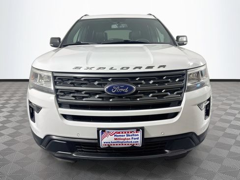 Used 2018 Ford Explorer XLT w/ Equipment Group 202A FWD image 2