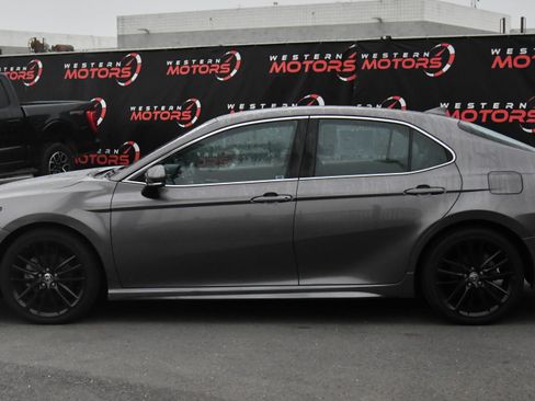 Used 2022 Toyota Camry XSE image 4