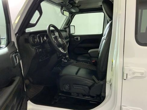 Used 2022 Jeep Gladiator Overland AWD/4WD image 14