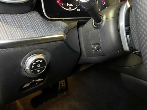 Used 2025 Mercedes-Benz C 300 4MATIC Sedan image 23