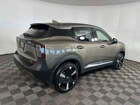 Certified 2025 Nissan Kicks SR image 3