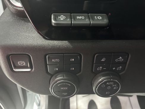 Used 2025 Chevrolet Silverado 2500 LTZ w/ LTZ Premium Package AWD/4WD image 23