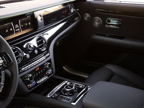 Used 2023 Rolls-Royce Ghost image 25
