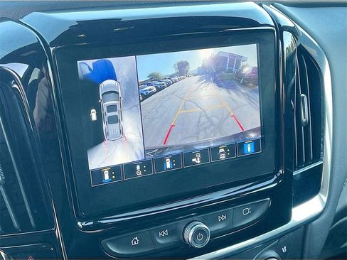 Used 2023 Chevrolet Traverse Premier image 14