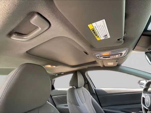 Used 2025 Hyundai Elantra SEL FWD image 12