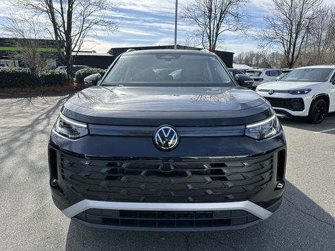 New 2026 Volkswagen Tiguan SE image 8