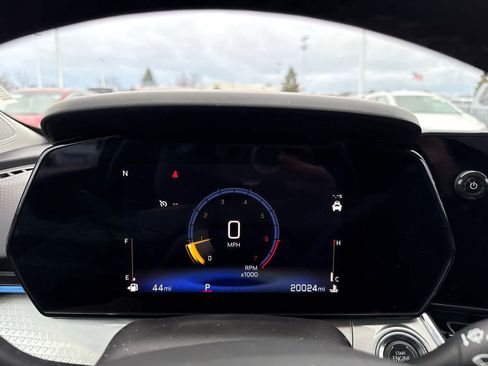 Used 2025 Chevrolet Trax LT w/ LT Convenience Package image 10